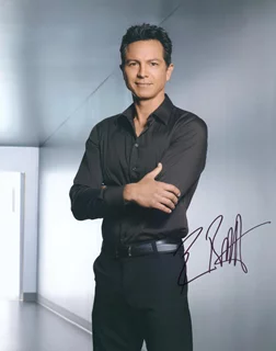 Benjamin Bratt autograph