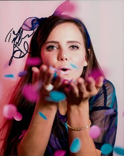 Tiffany Alvord autograph