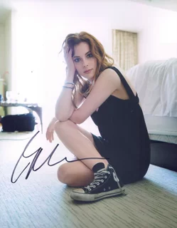 Gillian Jacobs autograph