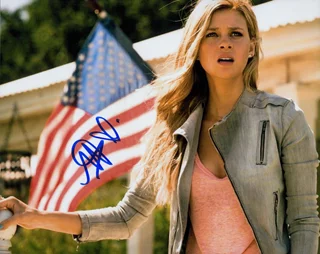 Nicola Peltz autograph