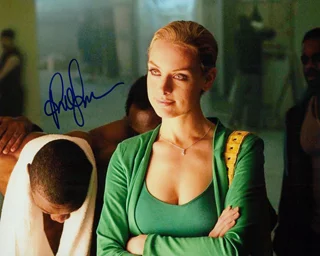Rachel Skarsten autograph