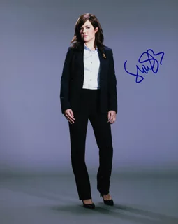 Megan Boone autograph