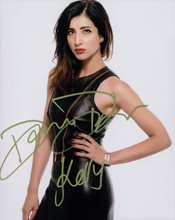 Dana DeLorenzo autograph