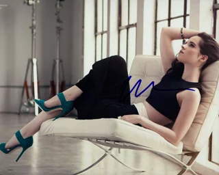 Vanessa Marano autograph