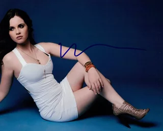 Vanessa Marano autograph