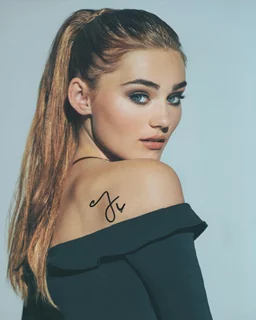 Meg Donnelly autograph