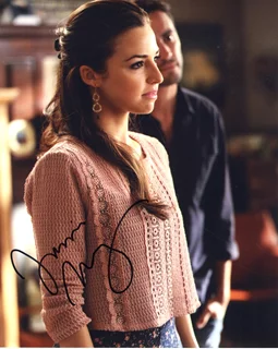 Jessica Meraz autograph