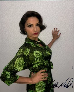 Kathrine Narducci autograph