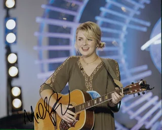 Maddie Poppe autograph