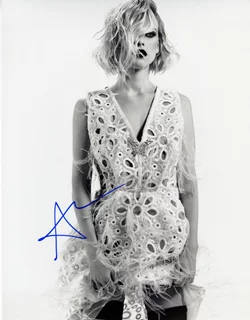 Alice Eve autograph