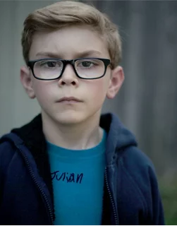 Julian Hilliard autograph