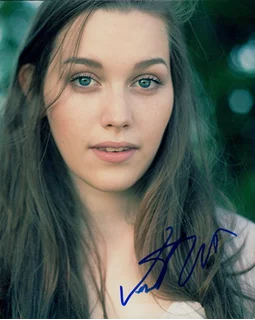 Victoria Pedretti autograph