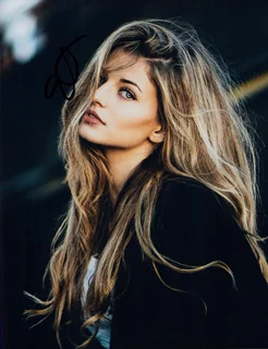 Eliana Jones autograph
