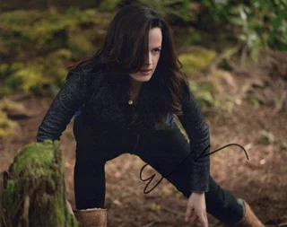 Elizabeth Reaser autograph