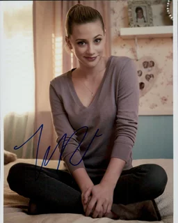 Lili Reinhart autograph