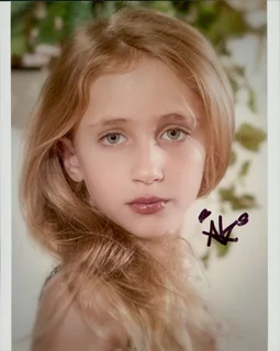 Ava Kolker autograph