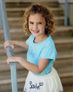 Lexy Kolker autograph