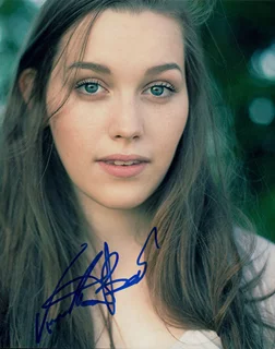 Victoria Pedretti autograph