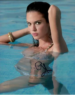 Odette Yustman autograph