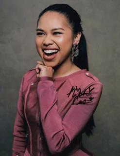 Nikki Castillo autograph