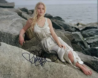 Emilie de Ravin autograph
