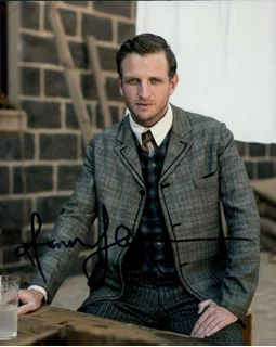 Aaron Glenane autograph