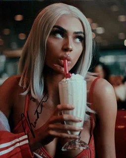 Kristen Hancher autograph