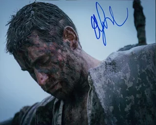 Oliver Jackson-Cohen autograph