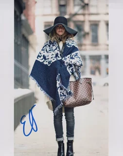 Eliana Jones autograph