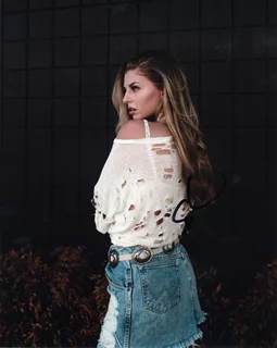 Eliana Jones autograph