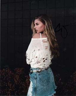 Eliana Jones autograph