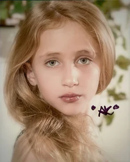 Ava Kolker autograph