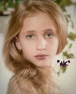 Ava Kolker autograph