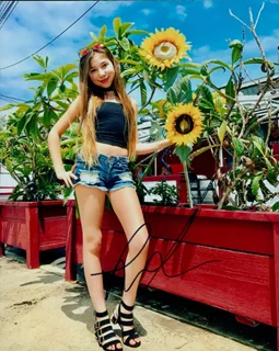 Lulu Lambros autograph