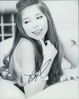 Lulu Lambros autograph