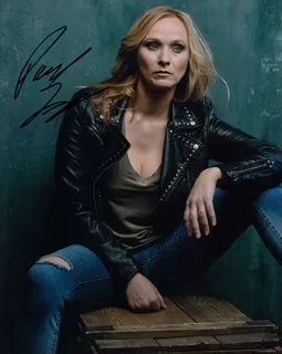 Paula Lindberg autograph