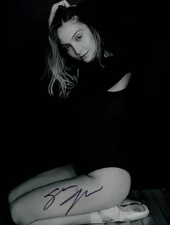 Sara Thompson autograph