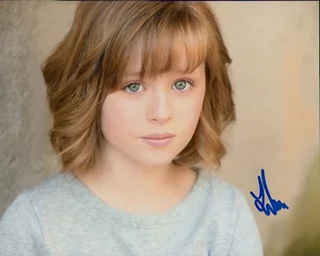 Lulu Wilson autograph