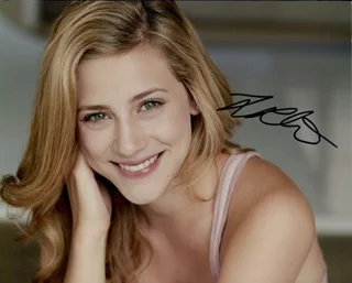 Lili Reinhart autograph
