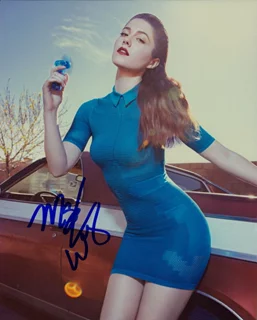 Mary Elizabeth Winstead autograph