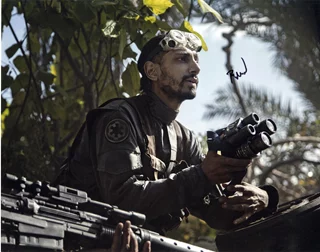 Riz Ahmed autograph