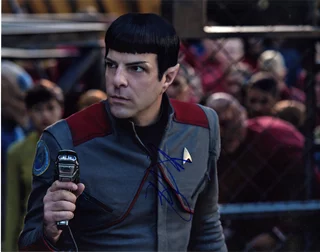Zachary Quinto autograph