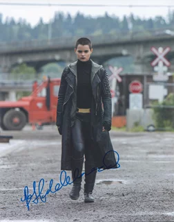 Brianna Hildebrand autograph