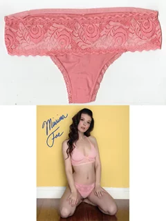 Muirina Fae autograph