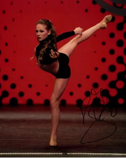 Kelli Berglund autograph