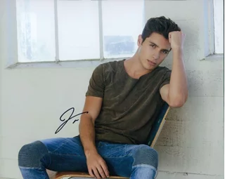 Gabriel Conte autograph