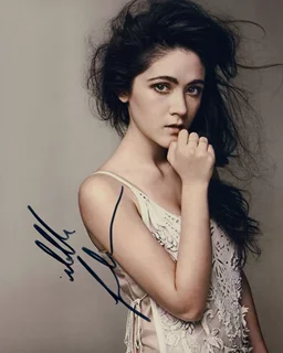 Isabelle Fuhrman autograph