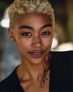 Tati Gabrielle autograph
