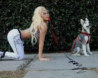 Kristen Hancher autograph