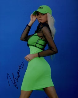 Kristen Hancher autograph
